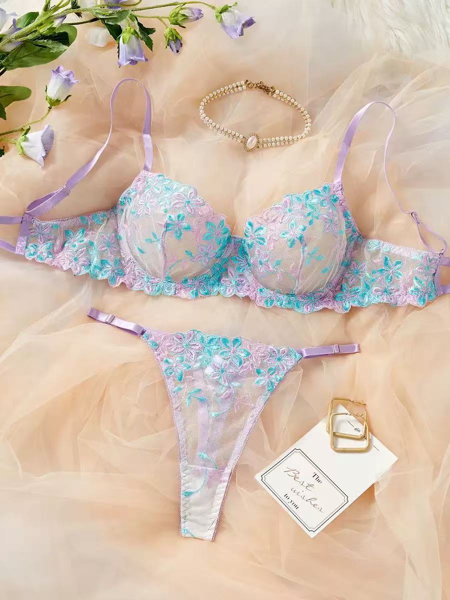 Ensemble à fleurs et Dentelle Mauve et Vert