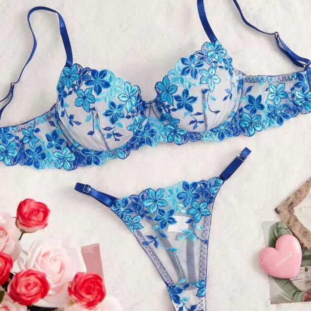 Ensemble à fleurs et Dentelle Bleu