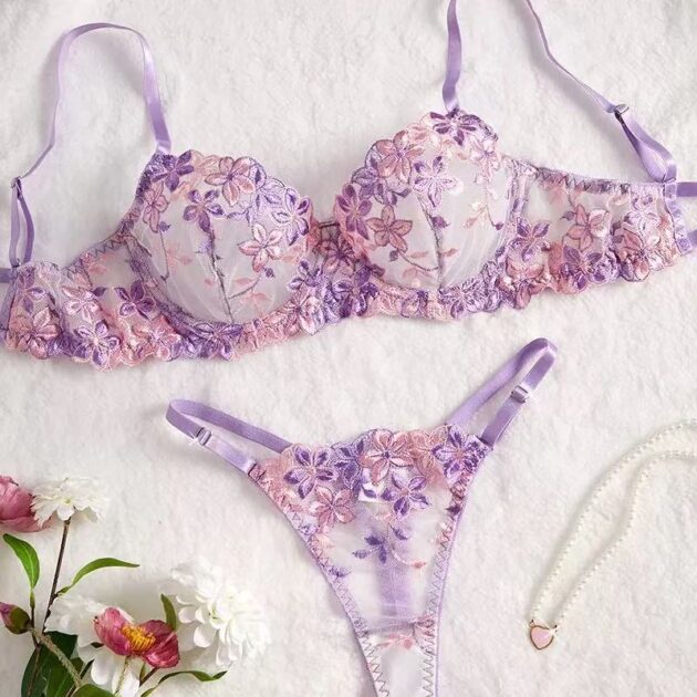 Ensemble à fleurs et Dentelle Violet et Rose
